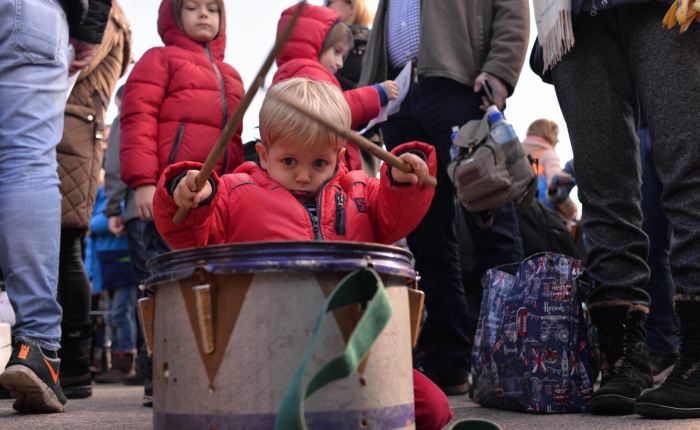 Unanimități și tăceri vinovate. Cum se naște o demo-dictatură mică și&nbsp;șmecheră