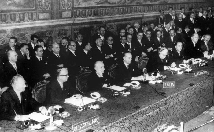 UE e cam boooring. Scurtă inițiere pe-nțelesul tuturor, dar mai ales al celor pentru care UE „e cam&nbsp;boooring”