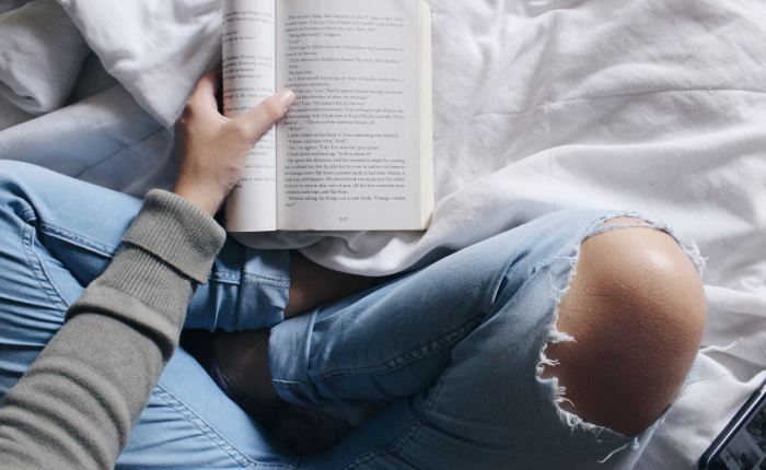 „Românii nu citesc, sîntem ultimii din Europa”. Episodul 6: Despre prețul cărților. Cu și fără TVA